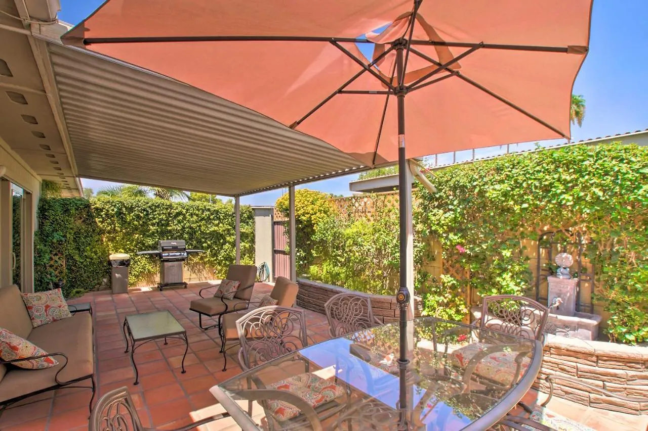 Sunny Scottsdale Townhome - Walk To Trolley And Lake 펜션