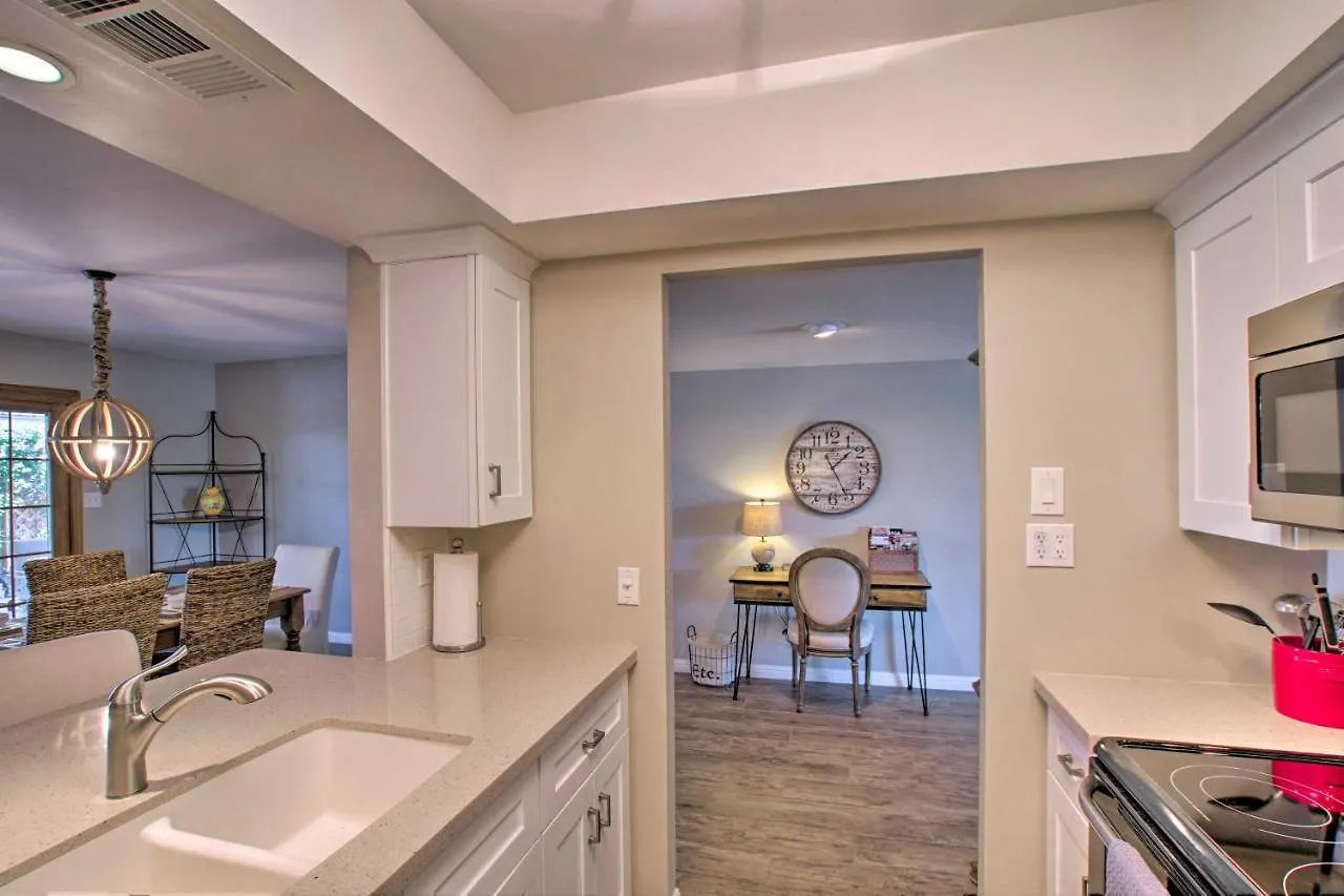 Sunny Scottsdale Townhome - Walk To Trolley And Lake 미국