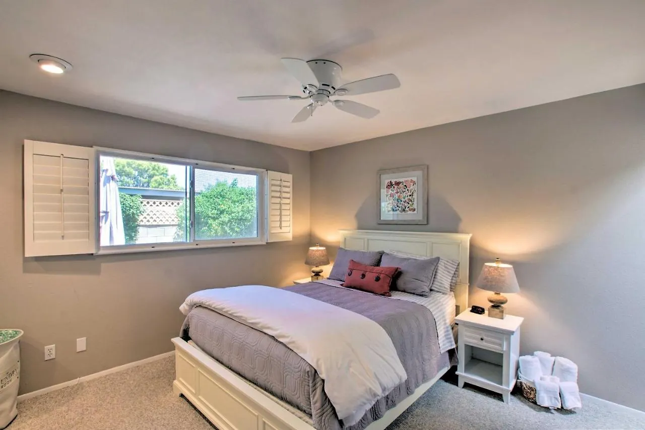 Sunny Scottsdale Townhome - Walk To Trolley And Lake 펜션