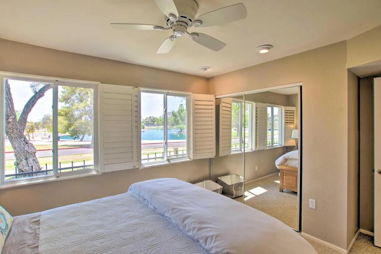 Sunny Scottsdale Townhome - Walk To Trolley And Lake 펜션