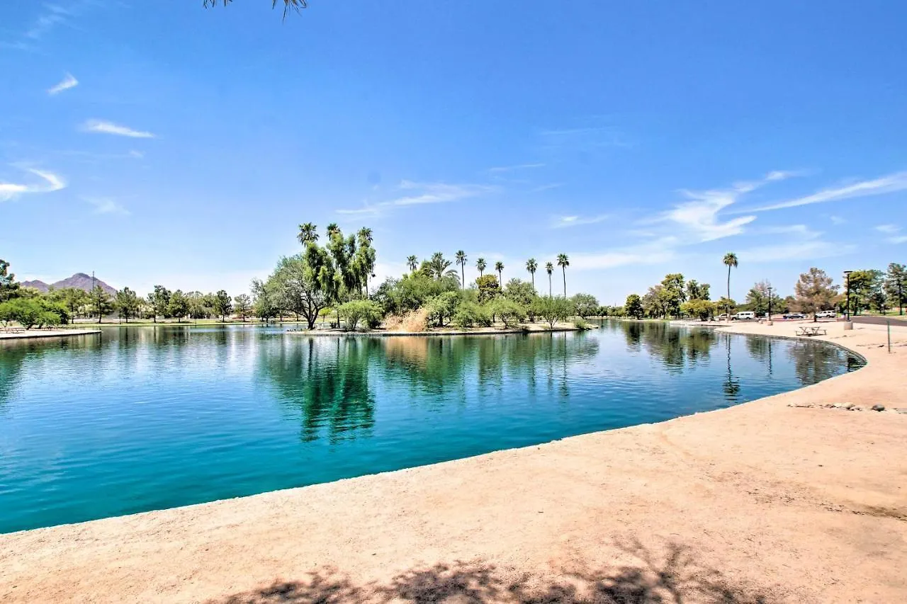 Sunny Scottsdale Townhome - Walk To Trolley And Lake 미국